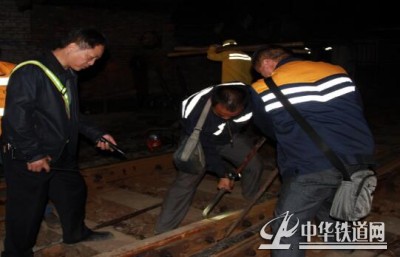 永州工务段开展道岔设备升级施工确保列车安全